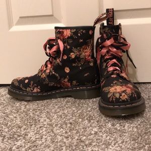 DR MARTENS Classic boots
